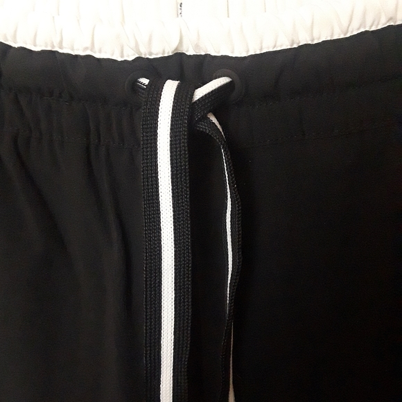 Athleta Colorblocked Brooklyn Jogger, Black/ White SIZE 6 Manufacturer Defect - Picture 6 of 14